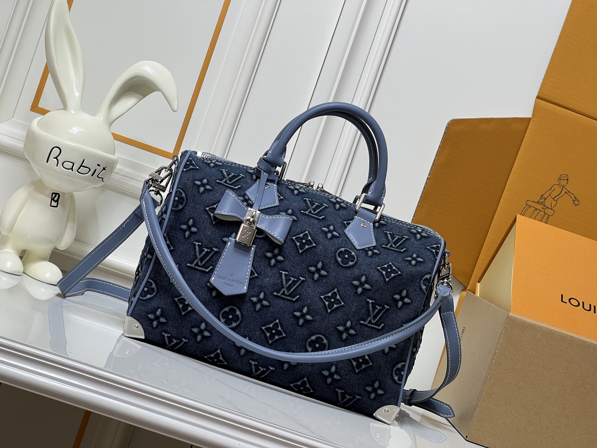 Louis Vuitton LV Classic Handbag Monogram Miroir Model M11835 Shoulder Strap Everyday Carry Fashion Bag